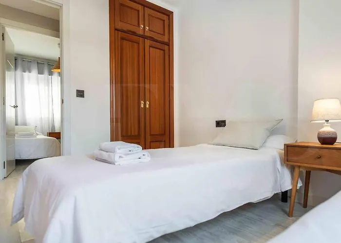 Spacious & Authentic Apartment By Rems