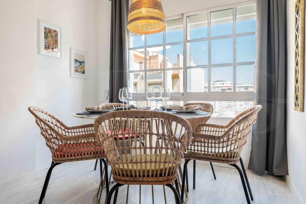 Spacious & Authentic By Rems Apartment