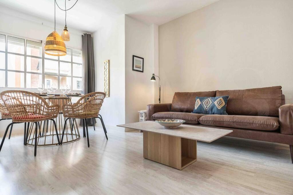 Spacious & Authentic By Rems Apartamento *