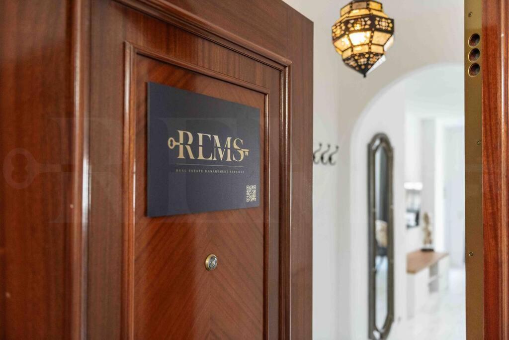 Spacious & Authentic By Rems Apartamento